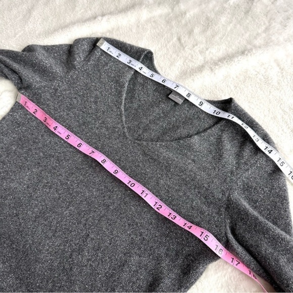 💥SALE💥 Ann Taylor Cashmere Sweater Sparkle Metallic Knit Gray V-neck XS - Picture 7 of 10